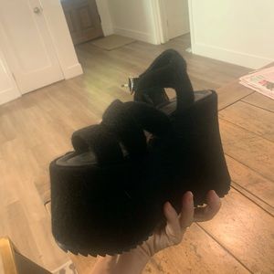 Delia’s platform sandals black suede